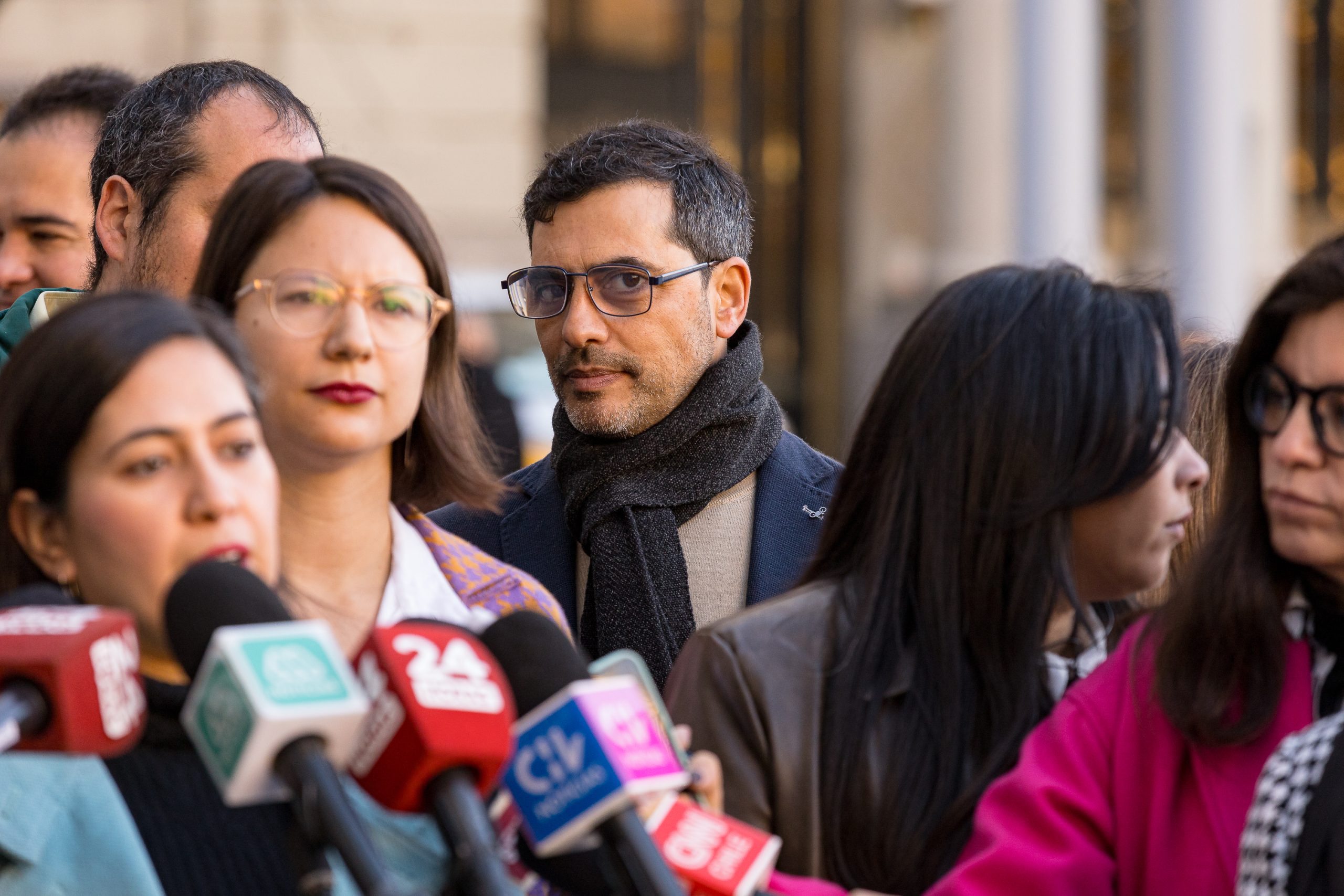 Candidato a alcalde de Recoleta, Fares Jadue, junto a Alcaldes pertenecientes a la Asociación de Municipios Libres se reúnen en el palacio de La Moneda a entregar carta al presidente Boric, con medidas para contrarrestar las alzas de las cuentas de la luz.