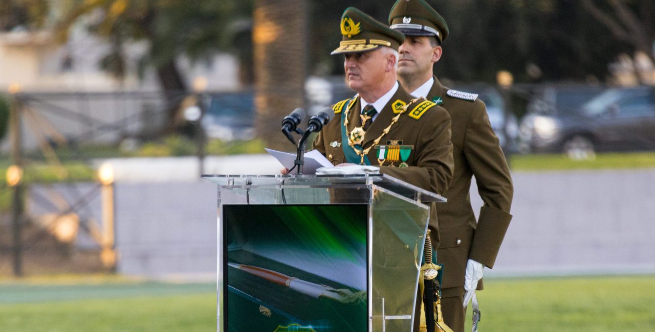 General Marcelo Araya dando un discurso luego de asumir como nuevo director de Carabineros